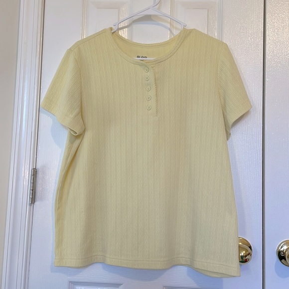 Blair Yellow Short Sleeve Top, has 5 buttons up the front, Size L, EUC - Picture 1 of 5